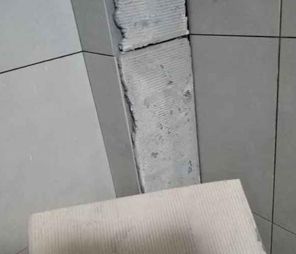 铜仁市瓷砖空鼓维修公司分享下厨房瓷砖脱落的补救措施。